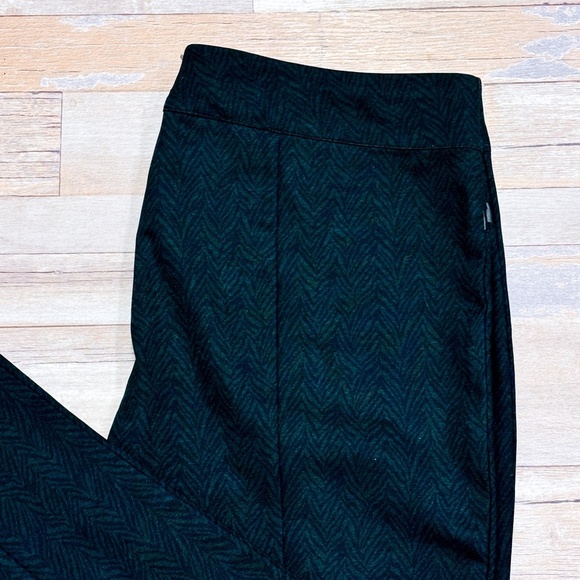 MELANIE LYNE Green and black animal print stretch pants - Picture 2 of 8